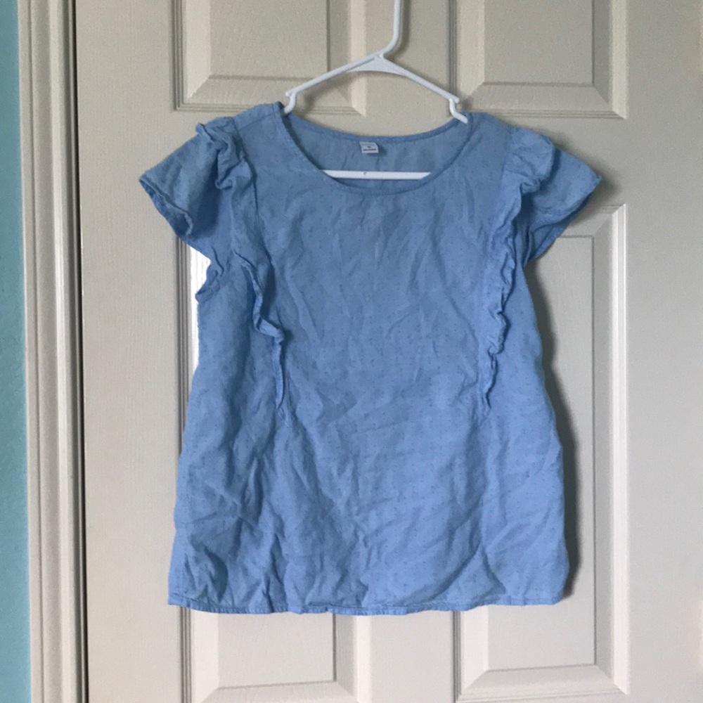 Light blue flutter sleeve top with dots